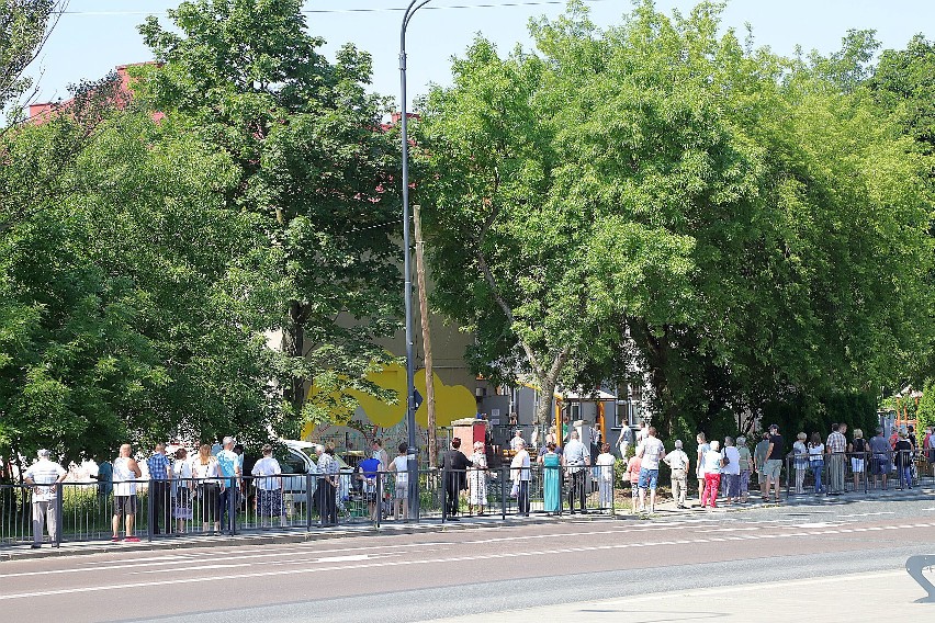 Mieszkańcy województwa łódzkiego tłumnie odwiedzali lokale wyborcze. W niektórych komisjach zaczęło brakować kart [ZDJĘCIA]