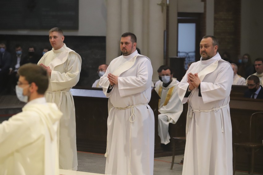 Święcenia kapłańskie w katerze w Łodzi w sobotę 29 maja. W Archidiecezji Łódzkiej jest sześciu nowych kapłanów [ZDJĘCIA]