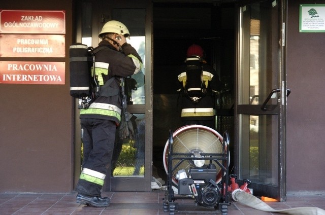 Prawie pół tysiąca osób wzięło udział w ćwiczeniach przeciwpożarowych w Szkole Policji w Słupsku.