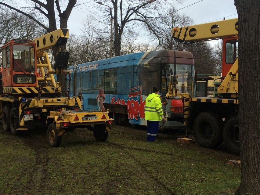 Wykolejenie tramwaju linii 4. Wprowadzono autobus zastępczy