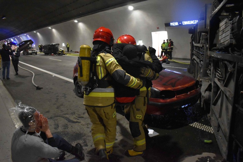 Ćwiczenia służb ratunkowych w tunelu pod Luboniem Małym