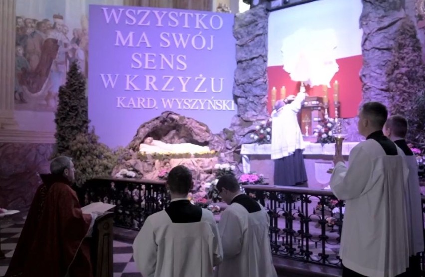 W Wielki Piątek z Sanktuarium na Świętym Krzyżu...