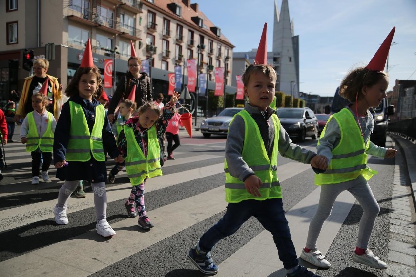 Rodzice lub prawni opiekunowie korzystający z komputera i...