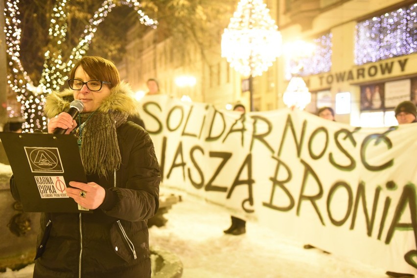 Na Rynku Staromiejskim w Toruniu odbył się protest kobiet,...