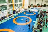 Zapaśnicy w stylu klasycznym walczą na Ogólnopolskiej Olimpiadzie Młodzieży w Staszowie [ZDJĘCIA]
