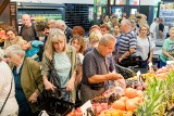 Białystok. Na huczne otwarcie sklepu Pogodny PSS Społem przyszły tłumy! W sklepie są promocje i wielkie kolejki (ZDJĘCIA) 