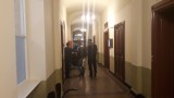 Wstrząsający proces w Szczecinie. Prokuratura: pięściami i wałkiem do ciasta próbował zabić ojca