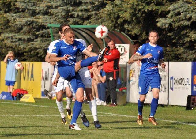 Damian Chmiel (z prawej) miał udział w trzech z czterech bramek zdobytych przez Podbeskidzie w Mielcu