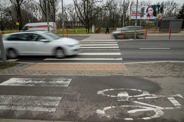 Przejście dla pieszych przy ul. Wierzbowej