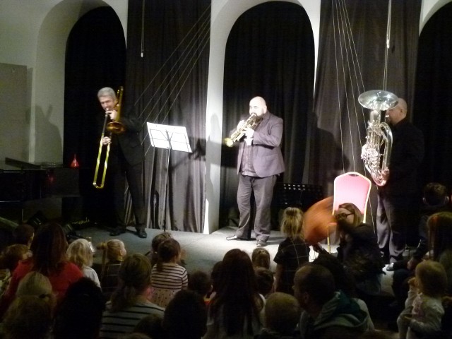 W czasie Smykofonii w Łaźni wystąpiło trio: Łukasz Rafiński – trąbka, Tomasz Marczyński- puzon, Jarosław Szymeczko- tuba.