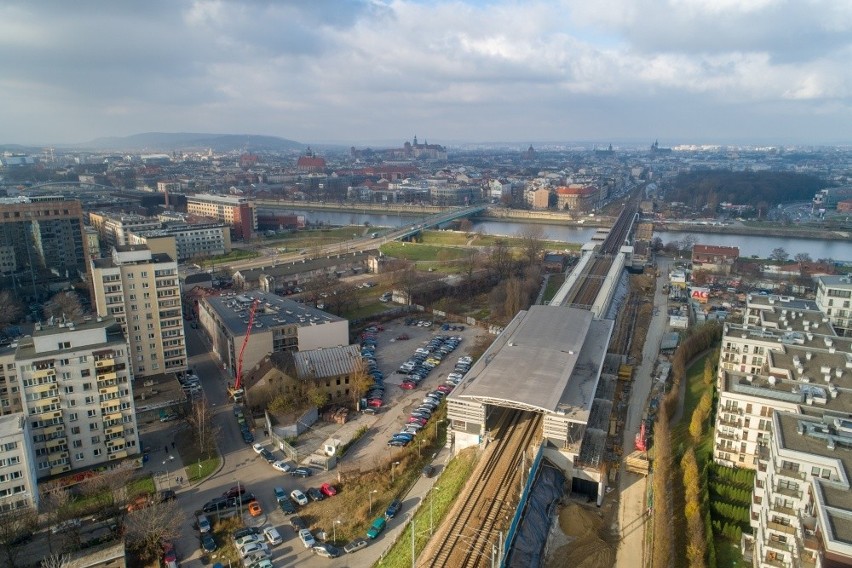 Megainwestycja w centrum Krakowa rośnie jak na drożdżach [ZDJĘCIA]