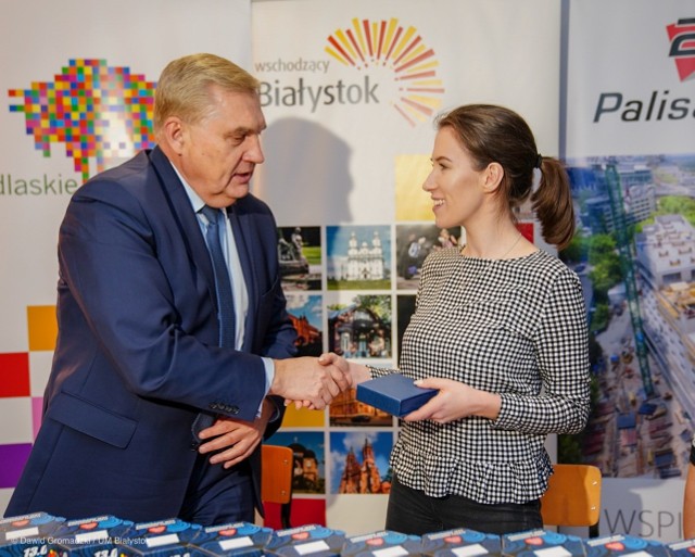 Wielki finał WOŚP już w niedzielę. Na orkiestrowe licytacje prezydent Tadeusz Truskolaski przekazał medal wicemistrza Polski, który w ubiegłym roku zdobyła Jagiellonia