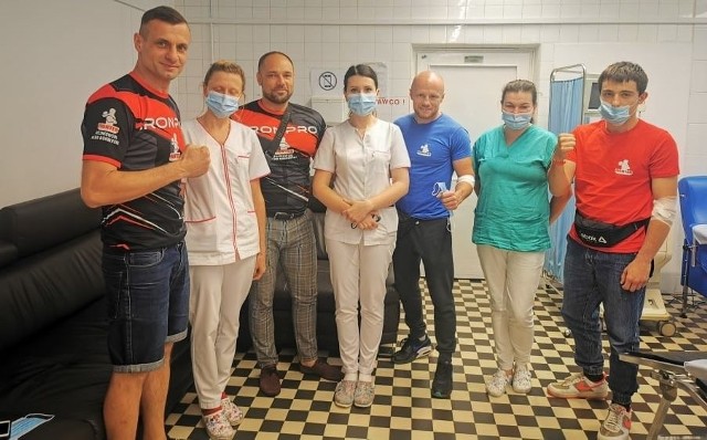 Fighter Uczniowski Klub Bokserski wspiera projekt "Podziel się kroplą krwi".
