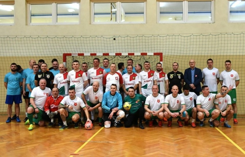 W hali sportowej w Samborcu odbył się "Turniej Halowej Piłki...
