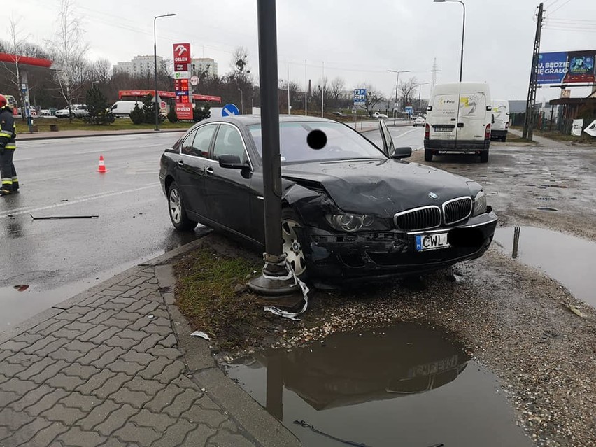 Uwaga kierowcy, po wypadku na ul. Nowotoruńskiej na...