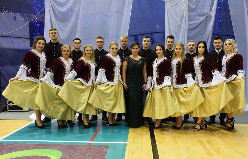 Studniówka 2019 uczniów Zespołu Szkół Ponadgimnazjalnych Nr 4 im. Ignacego Łukasiewicza w Krośnie [ZDJĘCIA]