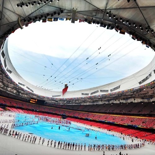 Podczas tych igrzysk świat wiele dowiedział się o Chinach, a Chiny wiele dowiedziały się o świecie. Na gościach największe wrażenie zrobił stadion olimpijski w Pekinie, zwany "ptasim gniazdem".