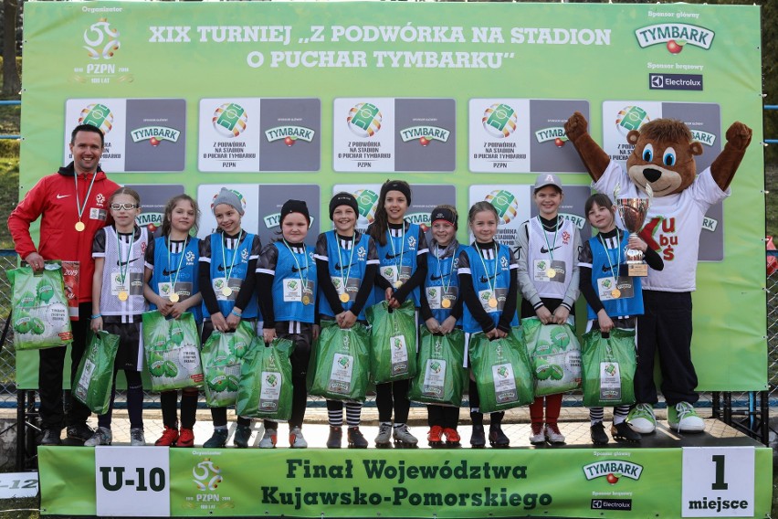 Zespół UKS Tęcza wygrał w kategorii U-10