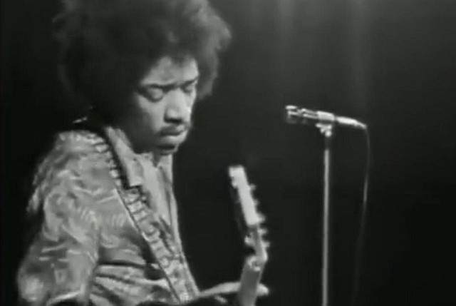 Jimi Hendrix urodził się 27 listopada 1942, a zmarł 18 września 1970 roku.