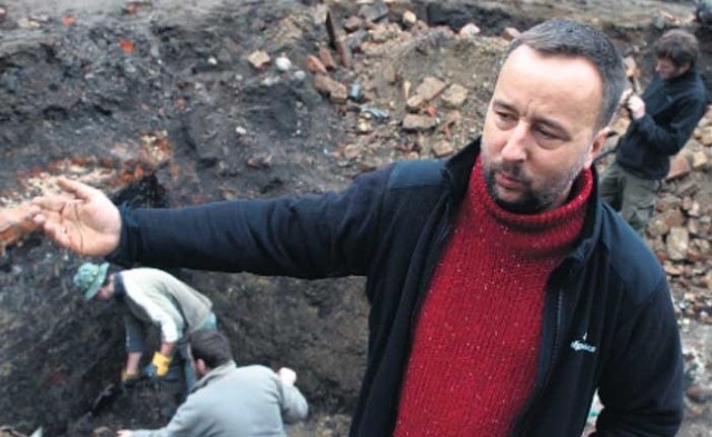 Archeolog Jacek Borkowski.