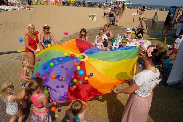 Edukacyjna akcja "Bezpiecznie nad wodą" na plaży Gdańsk Stogi