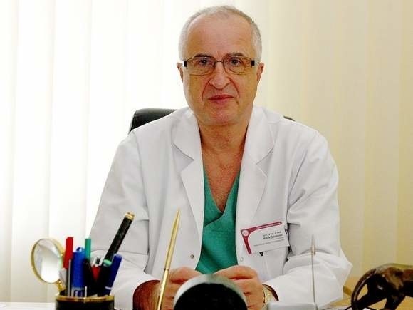 Prof. dr hab. n. med. Marek Ostrowski jest konsultantem wojewódzkim w dziedzinie transplantologii klinicznej i kierownikiem Kliniki Chirurgii Ogólnej i Transplantacyjnej w Samodzielnym Publicznym Szpitalu Klinicznym nr 2 w Szczecinie.