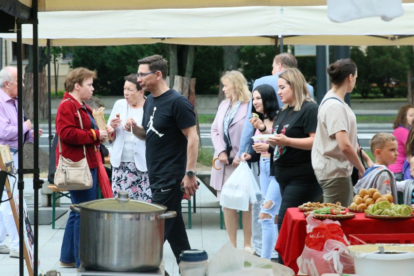 W Lublinie trwa Festiwal Azjatycki. Miłośnicy dobrego jedzenia mają w czym wybierać! Zobacz zdjęcia