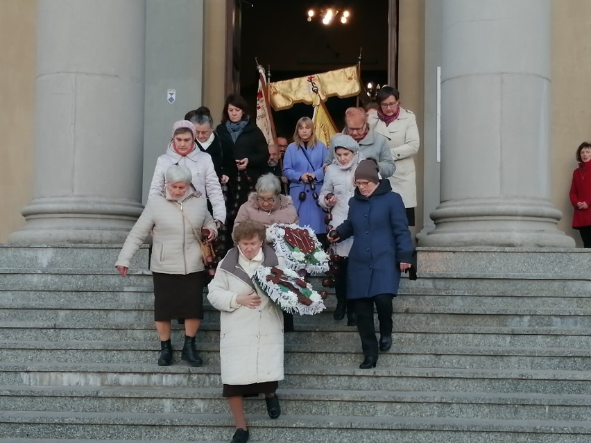 W kościołach Łodzi i całej Polski odbyły się poranne msze święte rezurekcyjne, którym towarzyszyły uroczyste procesje 