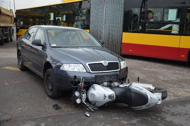 Wypadek motocyklisty na ul. Zagajnikowej. Ranny w szpitalu