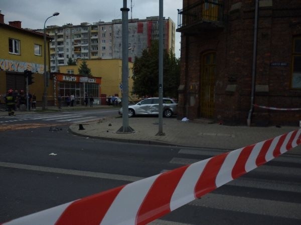 Tragiczny wypadek w centrum Radomia. Sześć osób, w tym czworo dzieci w szpitalu (zdjęcia)