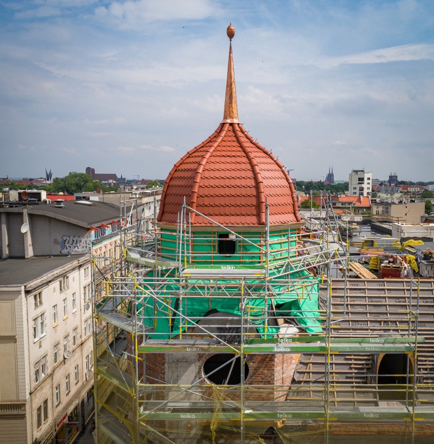 Odrestaurowana wieża Grand Hotel