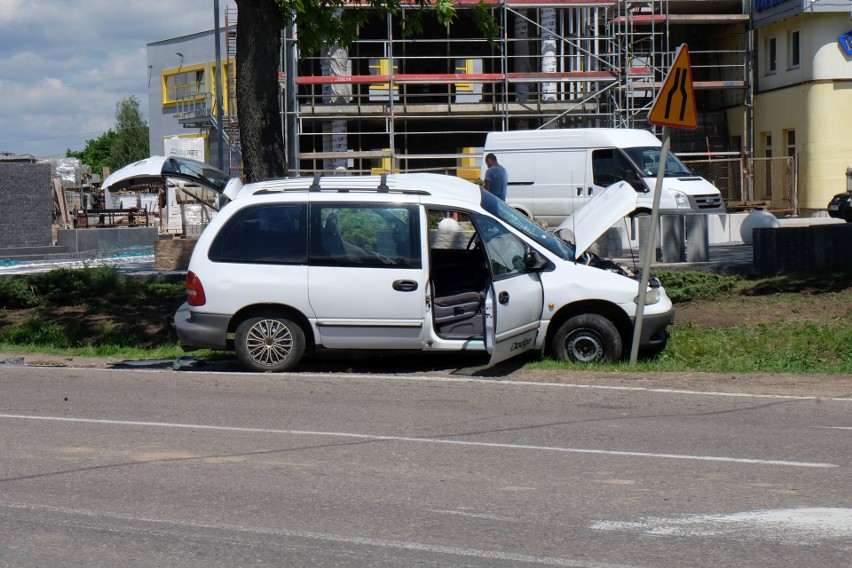 Wypadek na DK 65 w Fastach. Zderzenie ciężarówki z osobówką