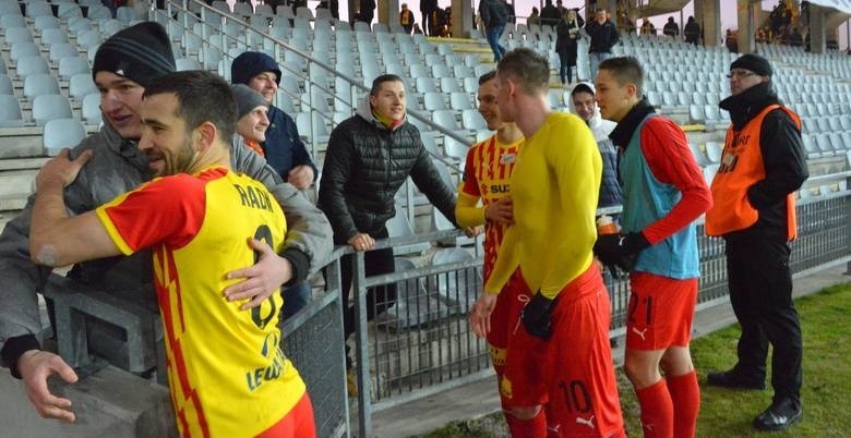 Jacek Kiełb z Korony Kielce o treningach w czasie pandemii. -Gdy biegam, towarzyszy mi półroczny pies - mówi zawodnik 