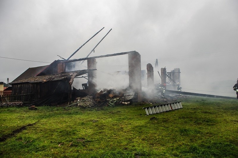 W Siedliskach koło Zębowic paliła się stodoła.
