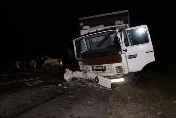 Do tragedii doszlo tuz przed polnocą w nocy z poniedzialku na wtorek na drodze krajowej nr 19 niedaleko miejscowości Podkamionka.