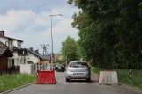 Zmiana ruchu na ulicy Miłej w Żorach: pojawiły się śluzy dla spowolnienia pojazdów ZDJĘCIA