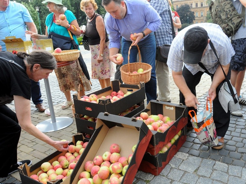 Jedz jabłka - akcja w Lublinie