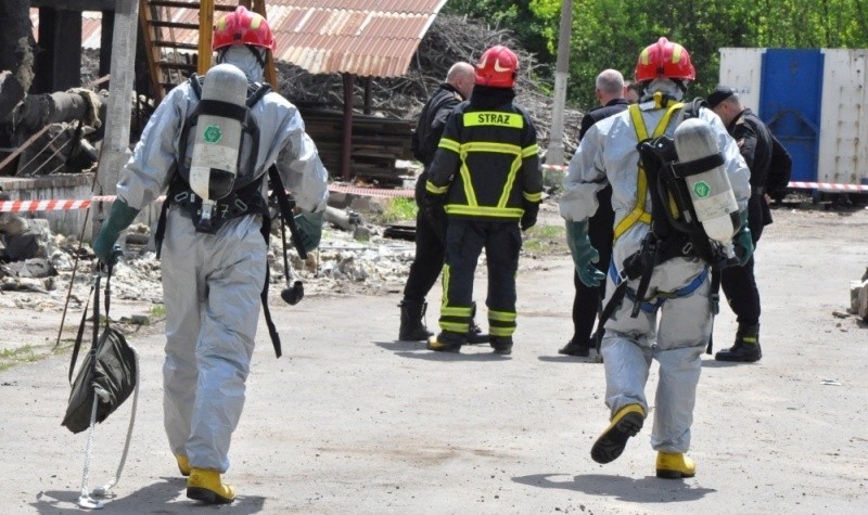 Pionki. Alarm na Pronicie. Zgłoszono skażenie chemiczne. Silnie żrąca substancja w kanalizacji 