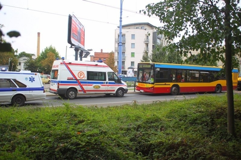 Zderzenie tramwaju i autobusu w Poznaniu.