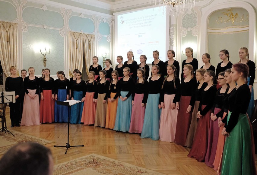 Aula Magna. Koncert na 30-lecie Chóru Żeńskiego Zespołu Szkół Muzycznych w Białymstoku (zdjęcia)