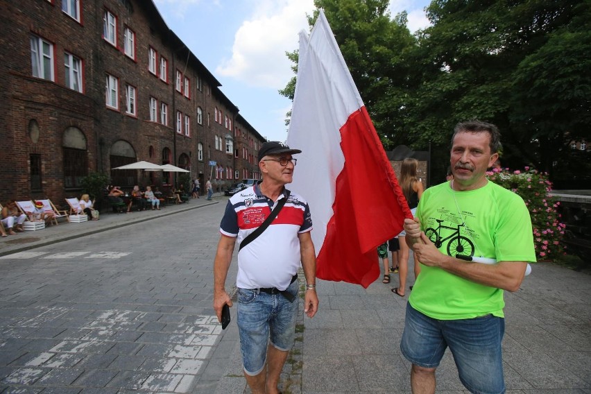 Kibice na trasie 6. etapu Tour de Pologne w Katowicach...