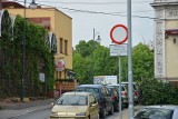 Ulica Czesławy "Baśki" Puzon w Jarosławiu z zakazami 