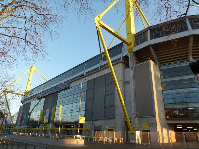 A tak stadion Borussii Dortmund prezentuje się z zewnątrz.
