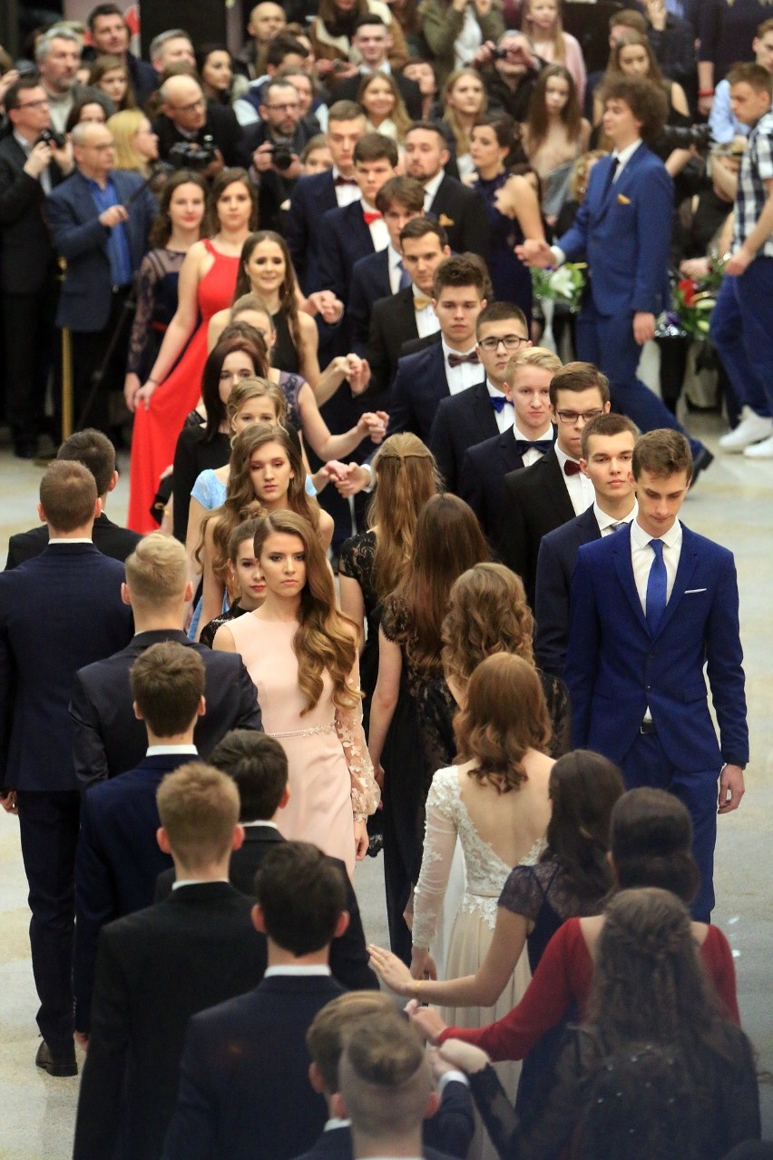 Studniówka I LO w Lublinie. Zobacz, jak bawił się "Staszic" (ZDJĘCIA, WIDEO)