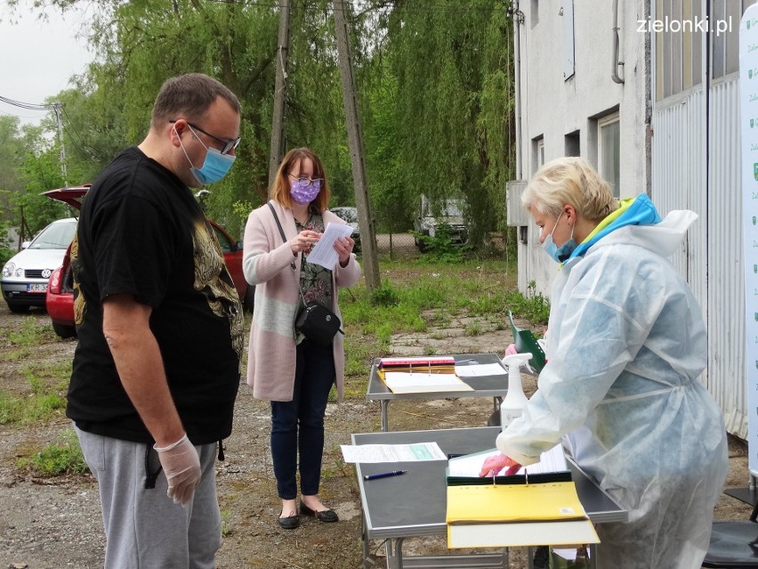 W Zielonkach łapią deszcz. O zbiorniki na wodę zadbała gmina, zakupiła je dla mieszkańców w ramach programu mikroretencji