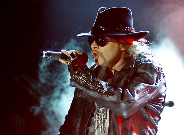 Axl Rose będzie wokalistą AC/DC Czy tylko po to, aby dokończyć trasę, czy już na stałe?