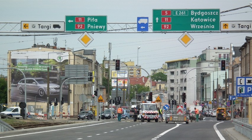 Zjazd z wiaduktu na Górczynie w stronę miasta - w sierpniu...