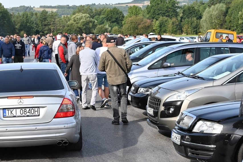 Piękna pogoda w niedzielę 20 września przyciągnęła na giełdę...