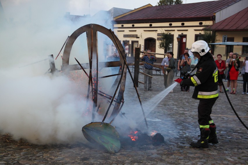 Stary Sącz. 13. edycja Międzynarodowego Pleneru Malarskiego i happening na płycie rynku [ZDJĘCIA]