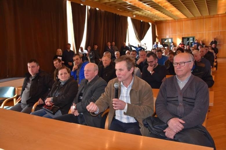Kujawsko-Pomorskie: "Kiedy odzyskamy pieniądze?!" - pyta kilkuset rolników, wierzycieli grupy "Ziarno" 